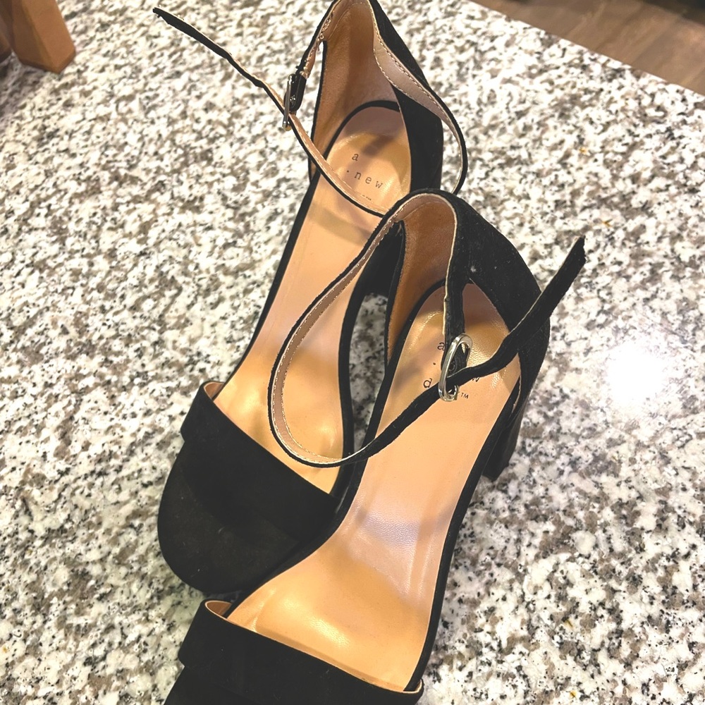 Women’s black heels, only worn once